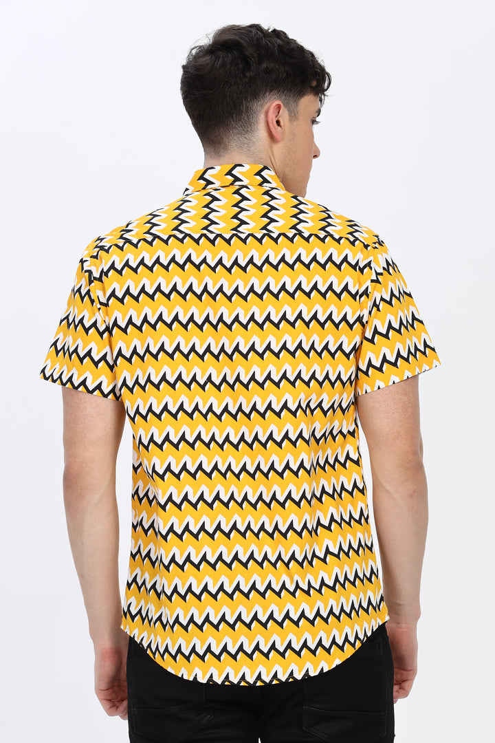 Fashionable Zigzag Pattern Shirt