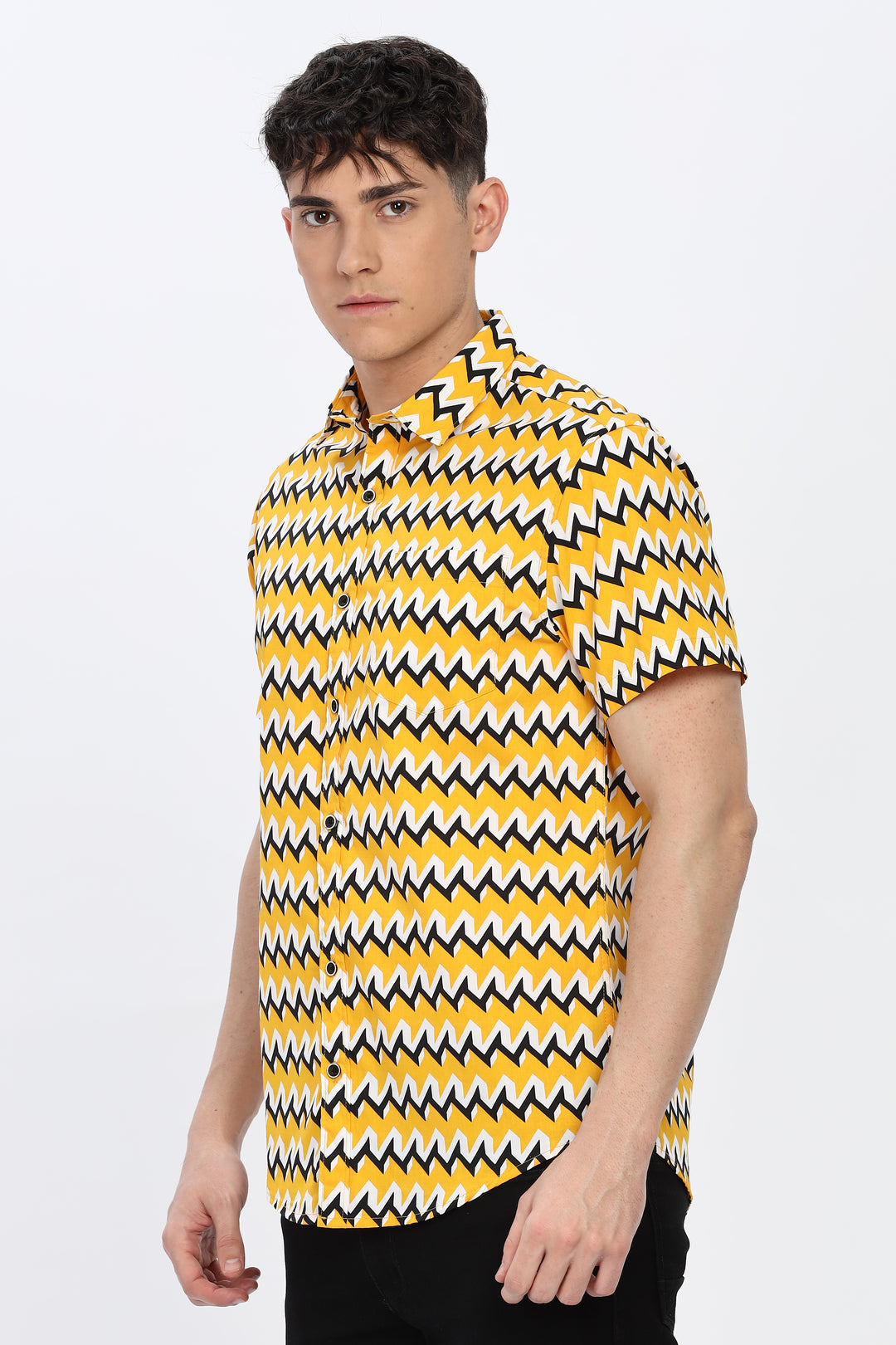 Fashionable Zigzag Pattern Shirt