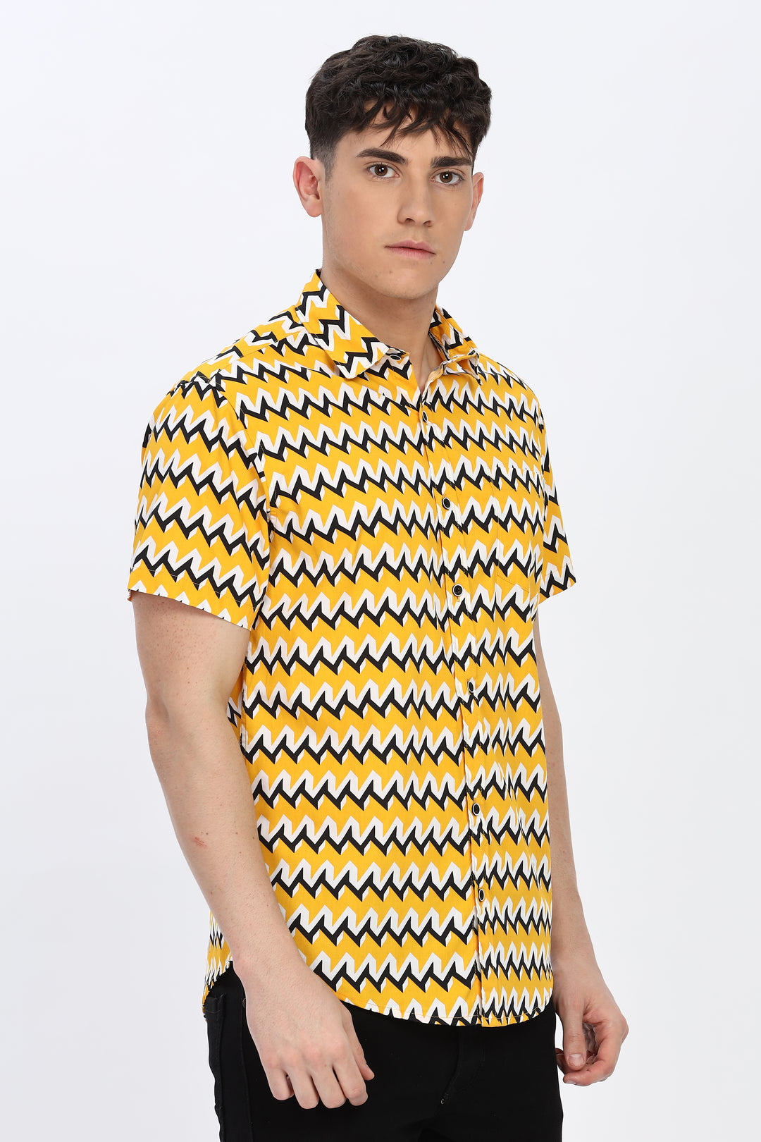 Fashionable Zigzag Pattern Shirt