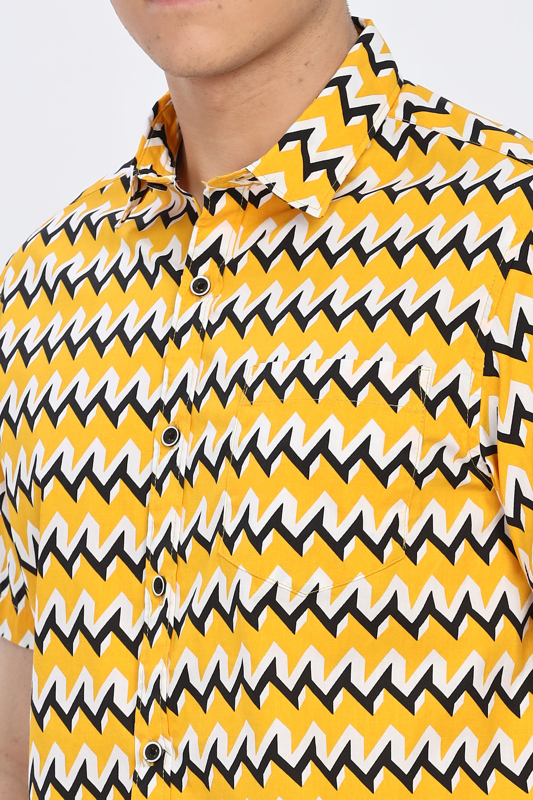 Fashionable Zigzag Pattern Shirt